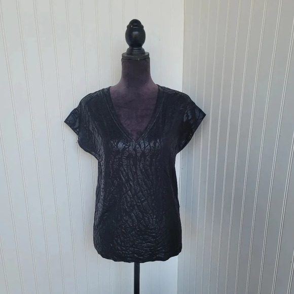 White House Black Market WHBM  Textured Wet Short Sleeve V-neck Rayon Top XS - Picture 1 of 11